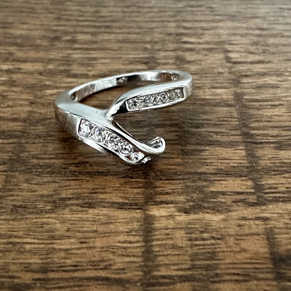 Vintage Avon Silver-Tone Rhinestone Bypass Ring | Size 6